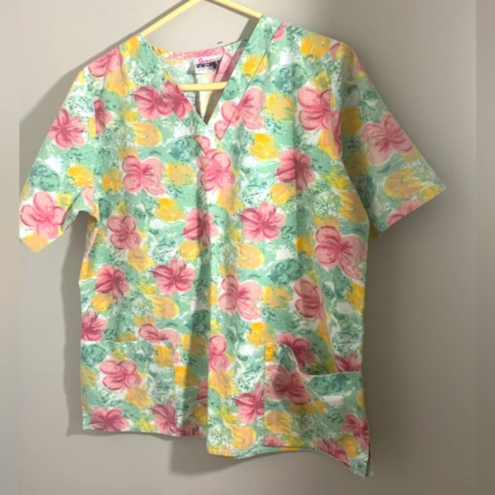 Womens Floral  Scrubs Top Size Small